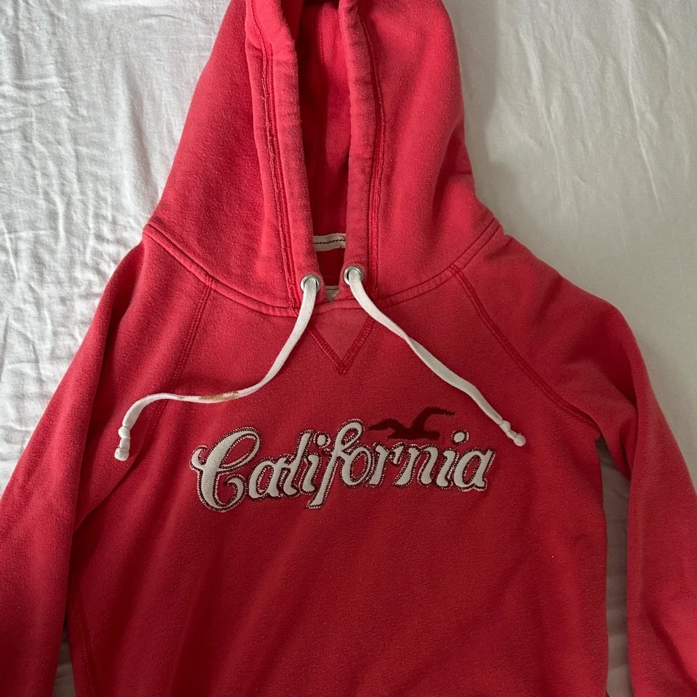 Y2K Hollister Red 'California' Logo Hoodie Sweatshirt - Picture 5 of 9